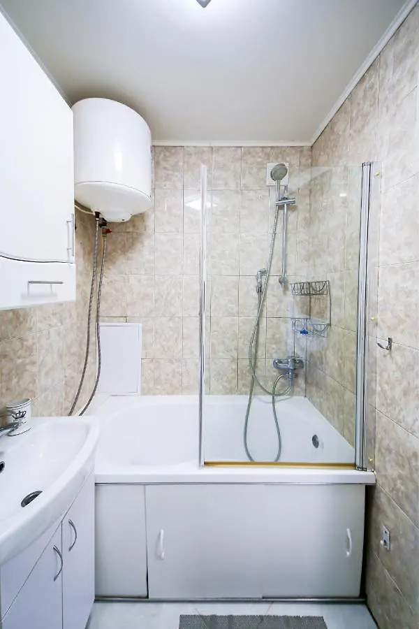Апартаменти 2К На Бульварі Лесі Українки, Поруч З Метро Печерська. Kyiv Apartment